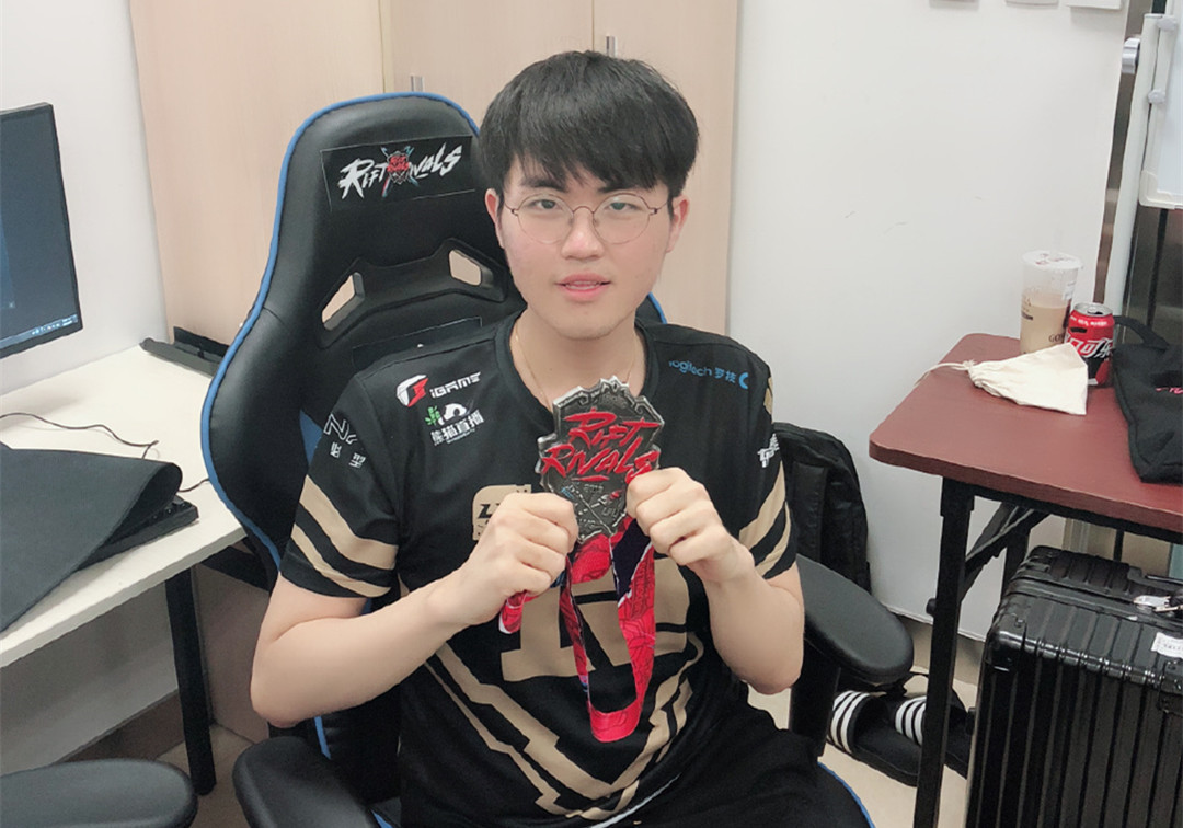 关于Scout新星绝杀表现惊艳，RNG未来可期！的信息