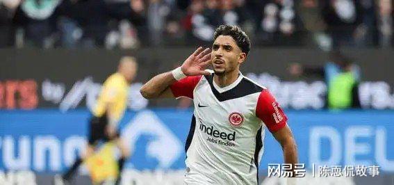 最大的博彩论坛交流-挪威球员夺冠后赤身裸体将丁丁伸进奖杯